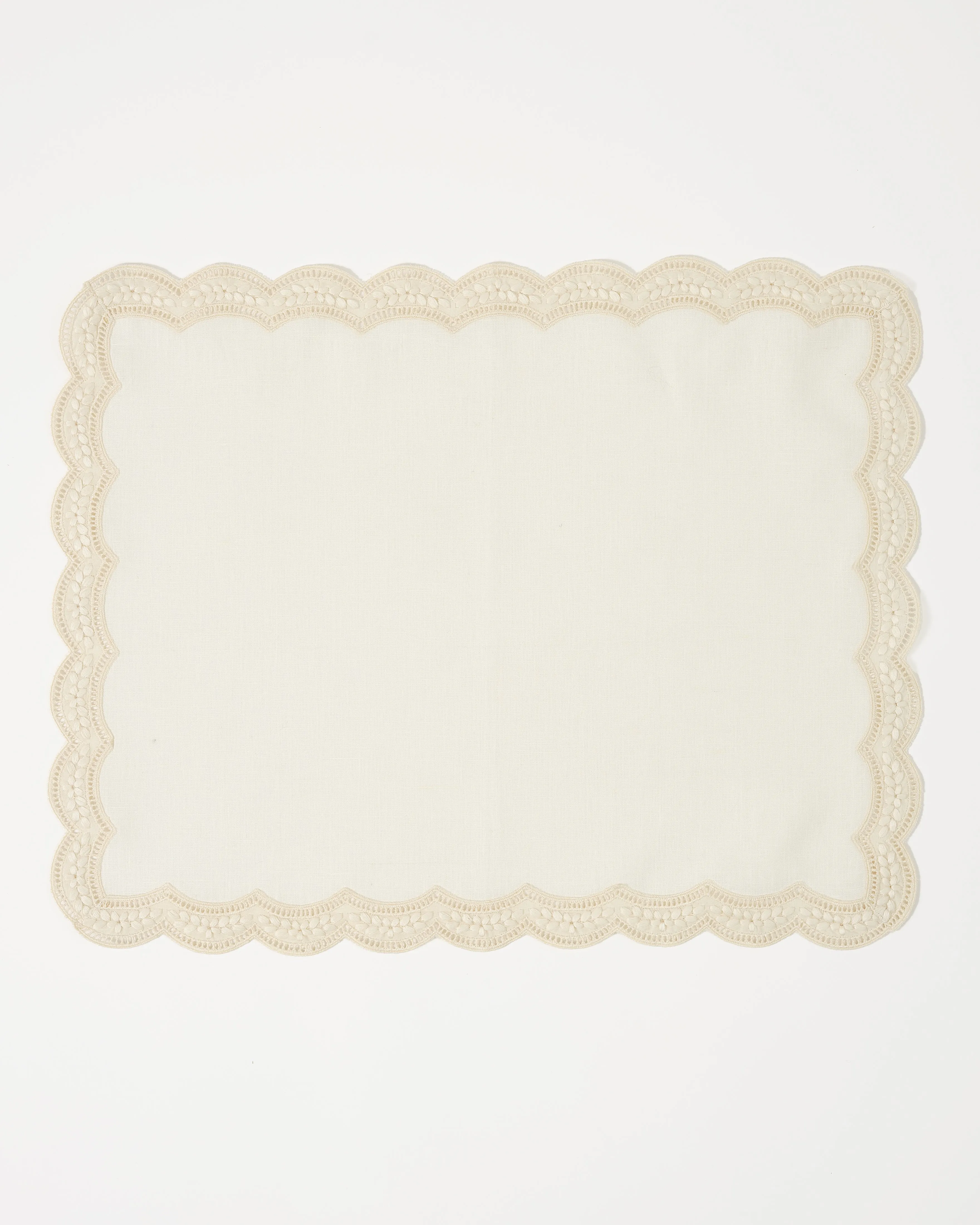 Emilia Scallop Embroidered Placemat