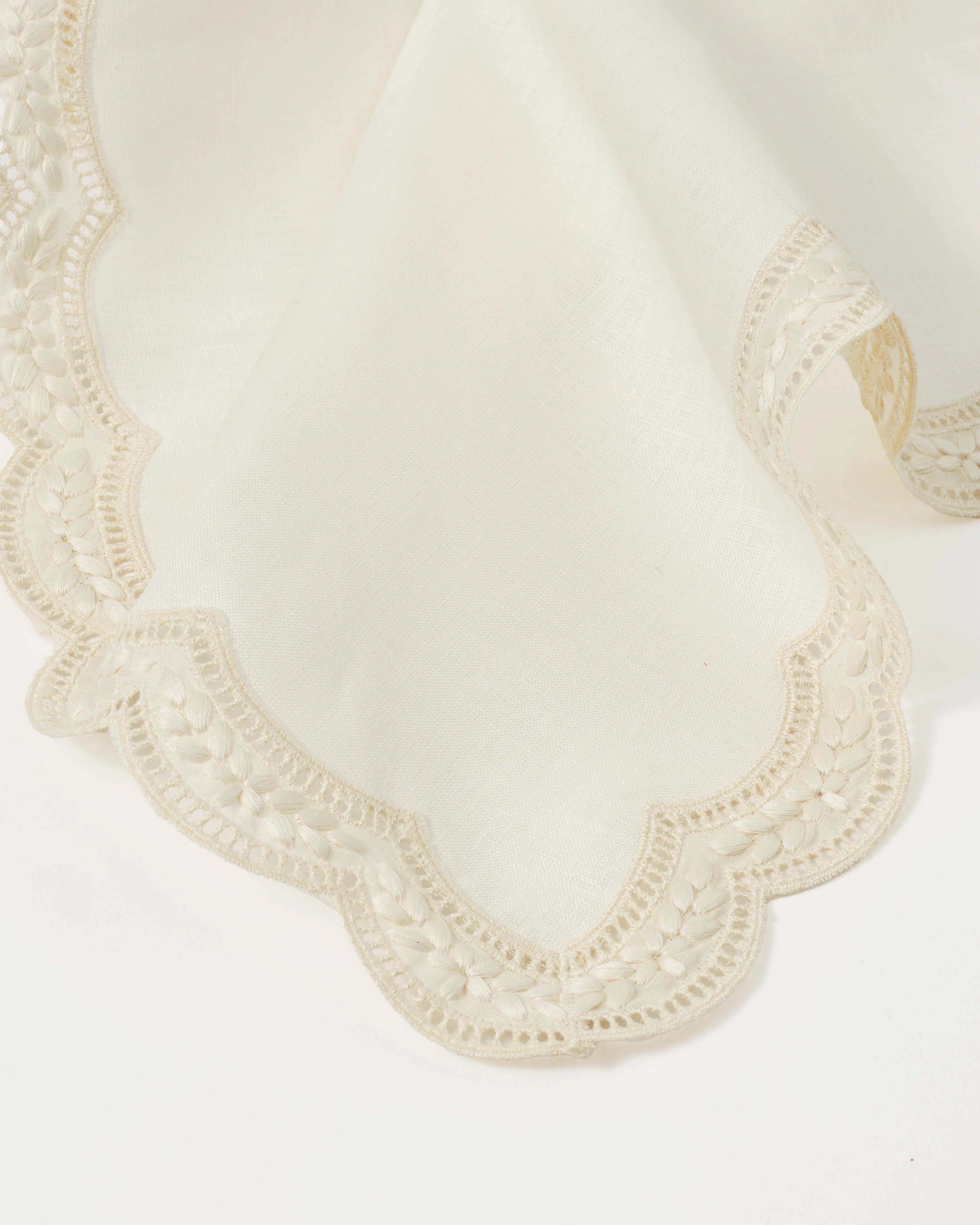Emilia Scallop Embroidered Placemat